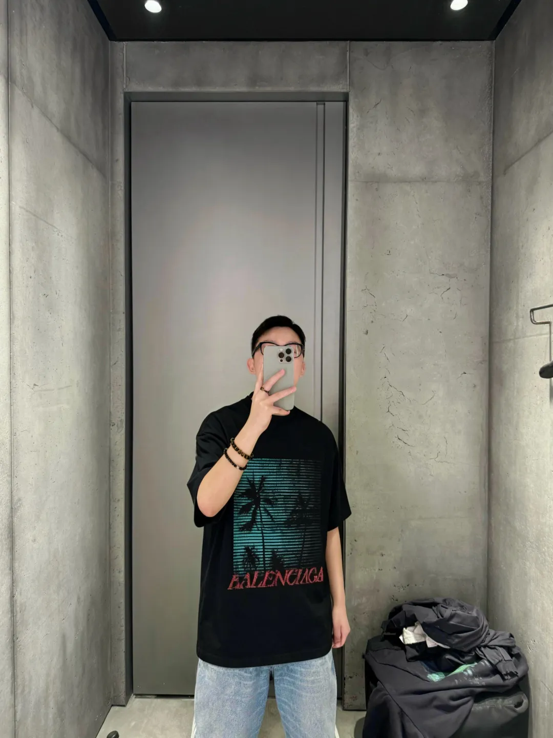 「 」